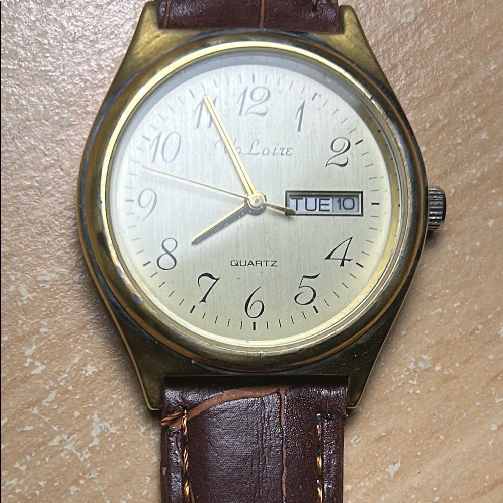 Va Laire Gold tone Quartz Watch